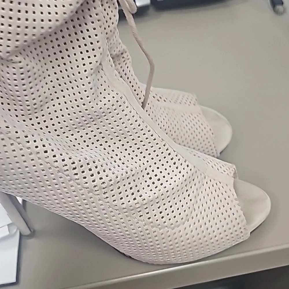 Perforated booties - Picture 3 of 5